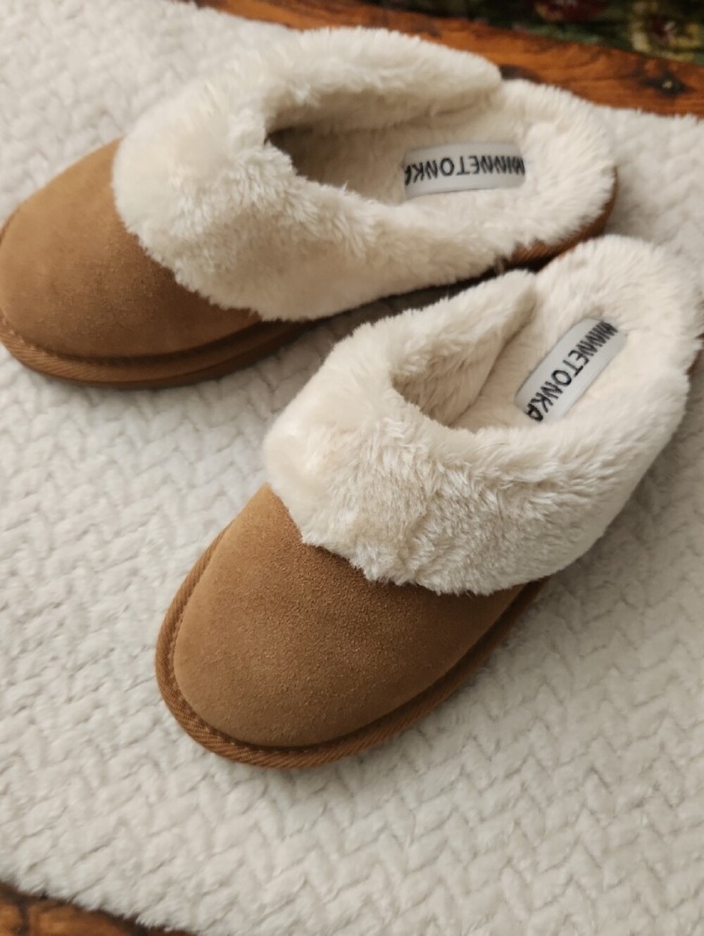 Minnetonka Cozy Faux-Fur Slide Slippers - Tan & Cream - Picture 5 of 5